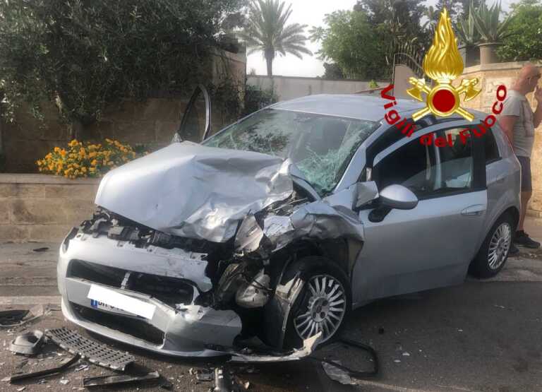 Incidente sulla provinciale tra Melendugno e Torre dell’Orso, coinvolte 4 auto: tre feriti, uno è grave – VIDEO