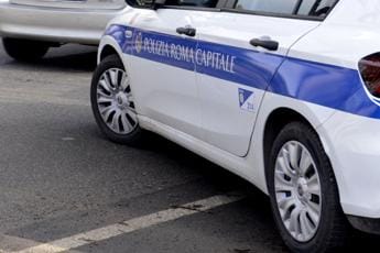 Galleria foto 'Incidente Roma, indagato ragazzo alla guida del suv Lamborghini: ipotesi video per sfida online' - foto 1