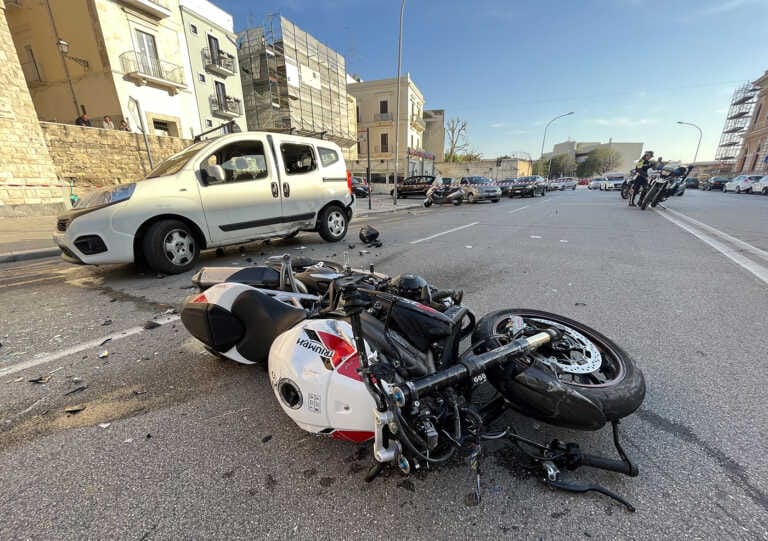 Bari, incidenti raddoppiati: diminuiscono le vittime ma i feriti sono migliaia. Il costo? Quasi 266 milioni