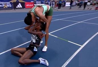 Galleria foto 'Kipyegon record mondiale 5000 metri a Parigi' - foto 1