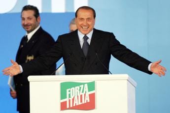 Galleria foto '“La sapete quella del commendator Bestetti?”, le migliori barzellette di Berlusconi' - foto 1