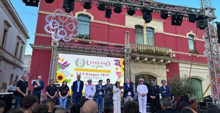 In migliaia alla quarantesima edizione di Leverano in fiore: alle 19 si conoscerà il vincitore del contest