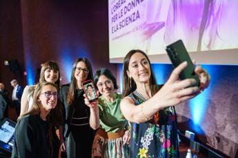 Galleria foto 'L’Oréal Italia e commissione nazionale per Unesco premiano 6 giovani di talento' - foto 1