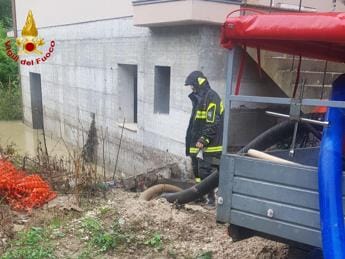 Galleria foto 'Maltempo, allagamenti e frane a Maratea: evacuate 30 persone' - foto 1
