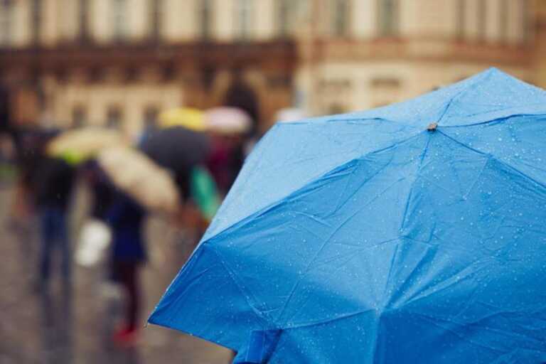 Galleria foto 'Un’altra giornata di pioggia in Puglia: allerta gialla sul Gargano e nel Barese per possibili temporali' - foto 1