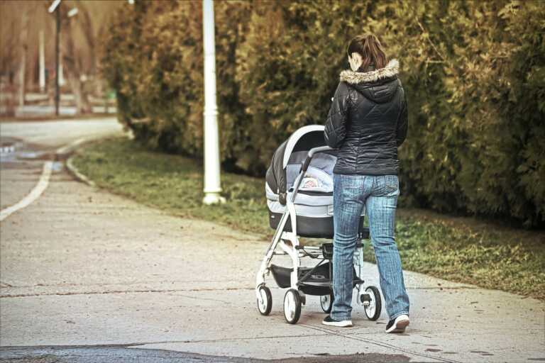 Bimbo di due mesi morto dopo una caduta dal passeggino a Vico del Gargano: domani a Foggia i funerali