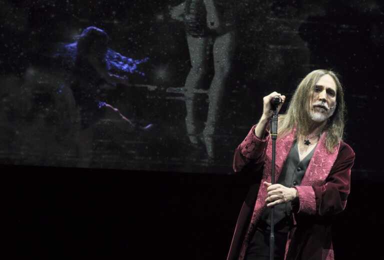Agnelli canta Bowie: a Bari va in scena “Lazarus”, il testamento musical-teatrale della rockstar