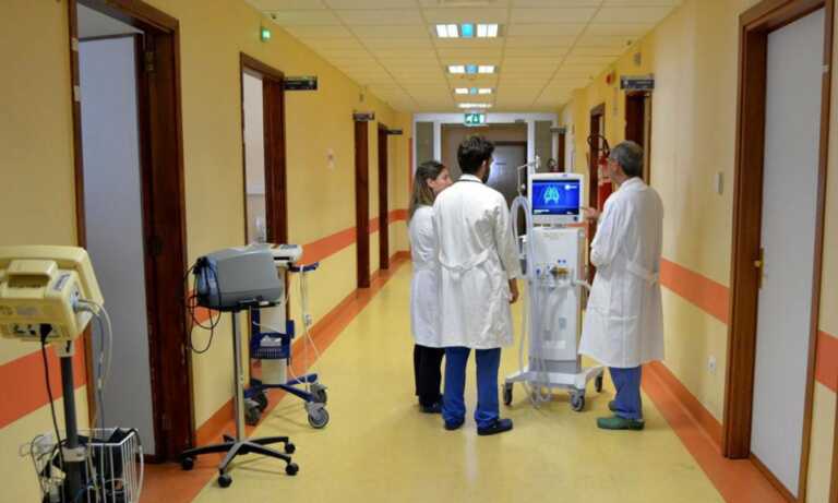 Sanità, ok alle nuove assunzioni in Puglia. Emiliano: «Lavoriamo a ridurre il gap con le altre Regioni»
