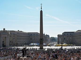 Galleria foto 'Meeting della fraternità in Vaticano, documento Nobel: “Vogliamo vivere in pace”' - foto 1