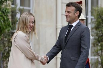 Galleria foto 'Meloni a Macron: “Rafforzare dialogo, ora passi avanti sui migranti”' - foto 1