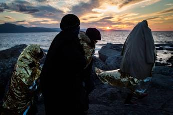 Galleria foto 'Migranti, affonda barcone al largo Pylos in Grecia: almeno 17 morti' - foto 1