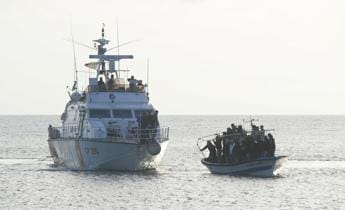 Galleria foto 'Migranti, raffica di sbarchi a Lampedusa: oltre 1.100 in poco più di 24 ore' - foto 1