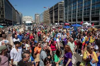 Galleria foto 'Milano Pride 2023, famiglie arcobaleno a parata: “L’amore non si annulla in tribunale”' - foto 1