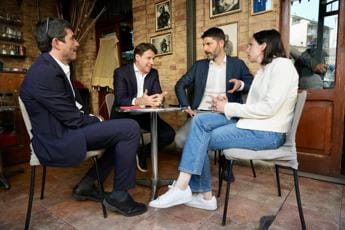 Galleria foto 'Molise, incontro Conte-Schlein in un bar a Campobasso' - foto 1