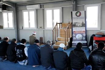 Galleria foto 'Moschee vietate in capannoni e garage, Imam contro la proposta di legge' - foto 1
