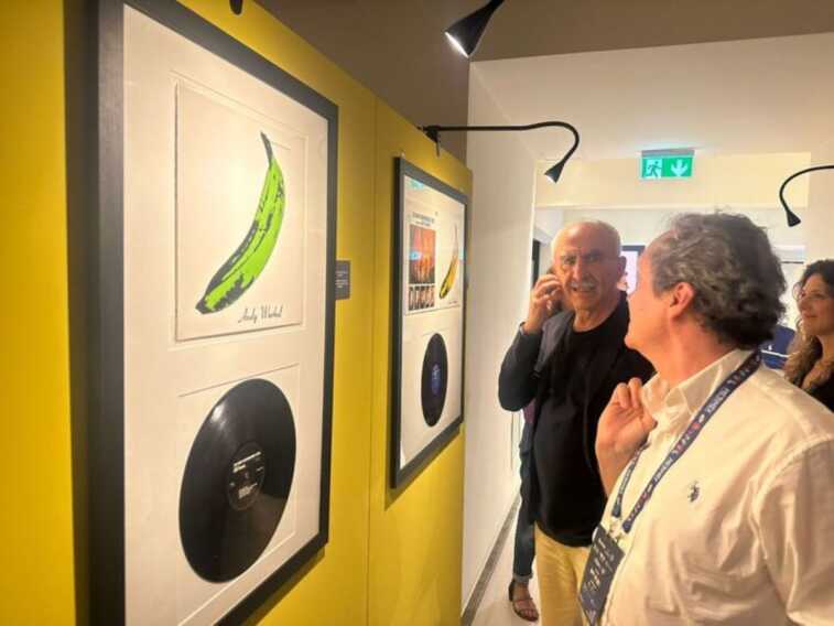 Al Medimex la mostra-omaggio a Lou Reed: 55 fotografie raccontano l’artista scomparso 10 anni fa