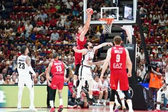 Galleria foto 'Olimpia Milano-Virtus Bologna 92-82 in gara 1 finale scudetto' - foto 1