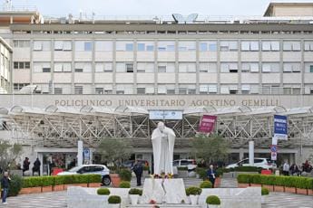 Galleria foto 'Papa Francesco “dimesso dal Gemelli nei prossimi giorni”' - foto 1