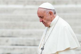 Galleria foto 'Papa Francesco, notte tranquilla dopo intervento: “E’ trascorsa bene”' - foto 1