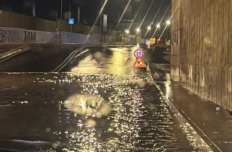 Galleria foto 'Violento acquazzone su Bari: acqua come fiumi in alcune strade – VIDEO' - foto 1