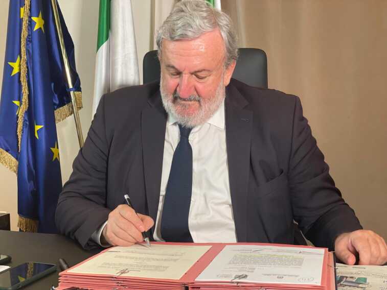 Entra in vigore, in Puglia, lo screening neonatale per 61 malattie. Le leggi promulgate da Emiliano