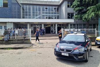 Galleria foto 'Prof accoltellata ad Abbiategrasso, custodia cautelare in carcere per 16enne' - foto 1