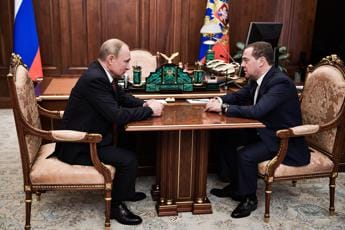 Galleria foto 'Putin e Medvedev in fuga da Prigozhin? Russia smentisce' - foto 1
