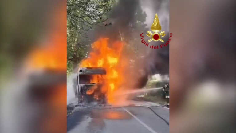 Galleria foto 'Incendio distrugge mezzo pesante nel padovano' - foto 1