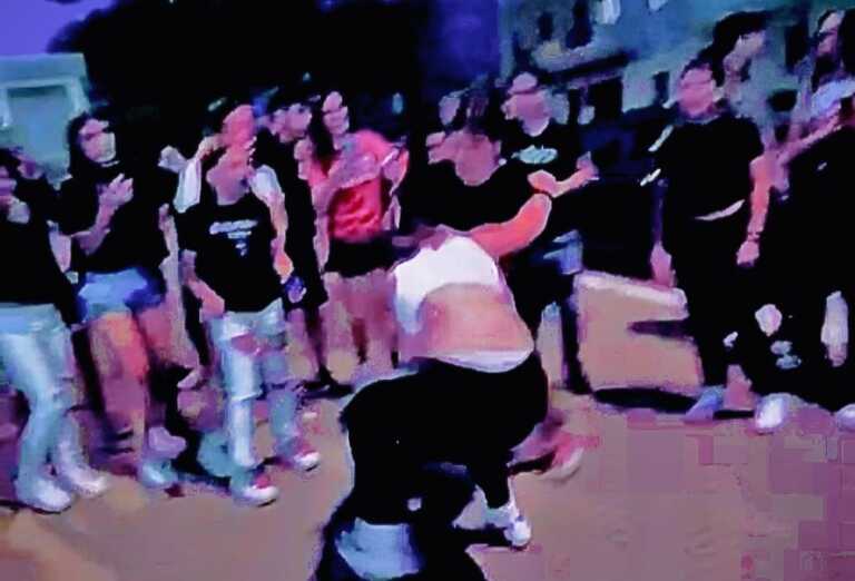 Galleria foto 'Cerignola, 13enni si picchiano in un parco e i coetanei filmano. L’assessora: «Preoccupante degrado culturale»' - foto 1