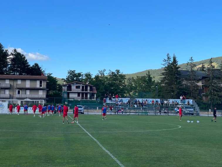 Galleria foto 'Due tribune, nuovi spogliatoi e panchine a bordo campo: così Roccaraso vuole stregare il Bari in ritiro – FOTO' - foto 1