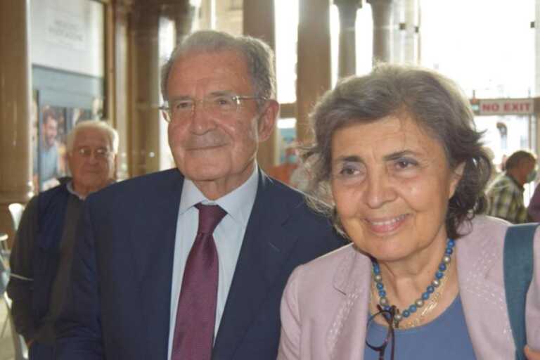 Lutto per l’ex premier Romano Prodi: è morta la moglie Flavia Franzoni