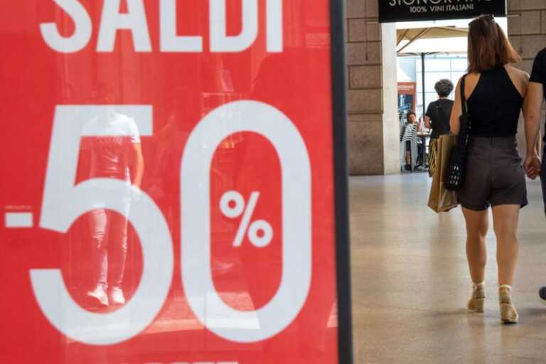 Saldi estivi: in Puglia si parte il 6 luglio. Delli Noci: «Sosteniamo il tessuto economico locale»