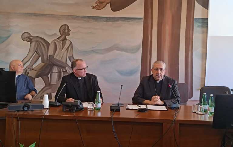 Satriano nuovo presidente della Conferenza episcopale pugliese: «Tante sfide». E sul Papa: «È un guerriero»