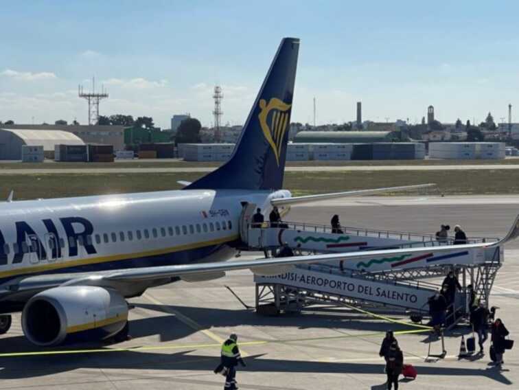 Sciopero e voli cancellati, disagi all’aeroporto di Brindisi: proteste anche il 19 e 20 giugno