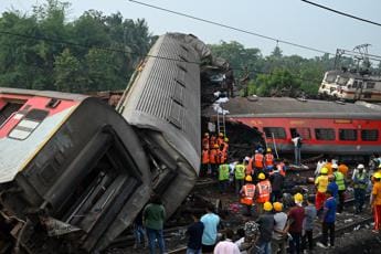 Galleria foto 'Scontro tra treni in India, 288 morti e oltre 900 feriti' - foto 1