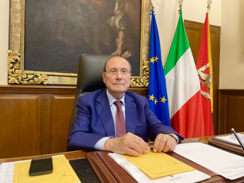 Galleria foto 'Sicilia, trovato pacco sospetto sotto casa di Schifani' - foto 1