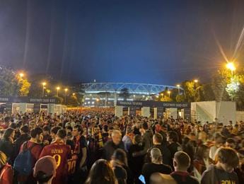 Galleria foto 'Siviglia-Roma, delusione e rabbia allo stadio Olimpico' - foto 1