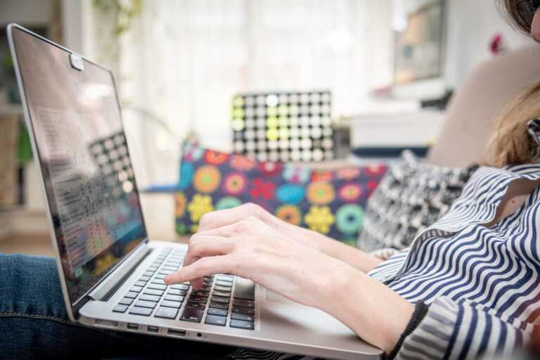 Lavoro smart, va bene ma con parità