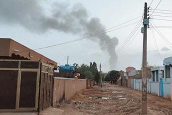 Galleria foto 'Sudan, bombe su Khartoum: almeno 17 morti, 5 sono bambini' - foto 1