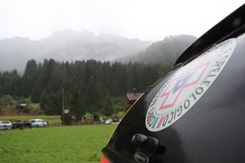 Galleria foto 'Trentino, base jumper precipita e muore a Fai della Paganella' - foto 1