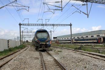 Galleria foto 'Tunisia, treno deraglia a Msaken: almeno 2 morti' - foto 1