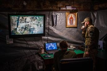Galleria foto 'Ucraina, abbattuti due missili Kinzhal su Kiev. Controffensiva verso Mariupol' - foto 1
