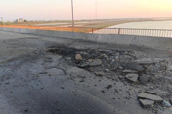 Galleria foto 'Ucraina, Russia accusa Kiev: “Colpito ponte che collega Kherson alla Crimea”' - foto 1