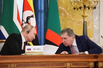 Ucraina-Russia, Ushakov vede di nuovo Zuppi: “Attesa per nuove proposte dal Papa”