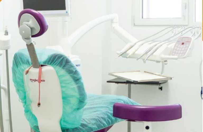 Galleria foto 'A Bari “Un dentista per tutti”: via all’iniziativa che prevede screening gratuiti per la popolazione' - foto 1
