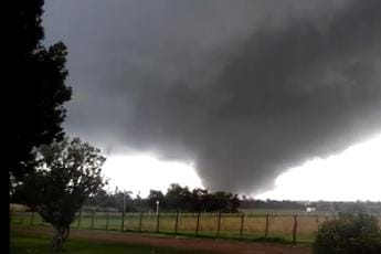 Galleria foto 'Usa, oltre 50 milioni di americani sotto minaccia tornado' - foto 1