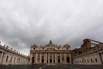 Galleria foto 'Vaticano, uomo si denuda nella Basilica di San Pietro' - foto 1