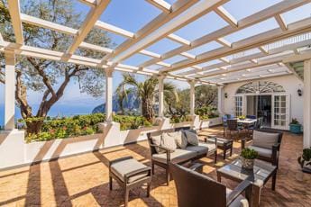 Galleria foto 'Venduta la villa di Christian De Sica a Capri' - foto 1