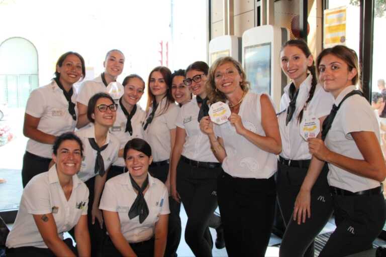 McDonald’s e Comune di Bari contro la violenza sulle donne: via alla campagna “Non sei sola, lasciati aiutare”