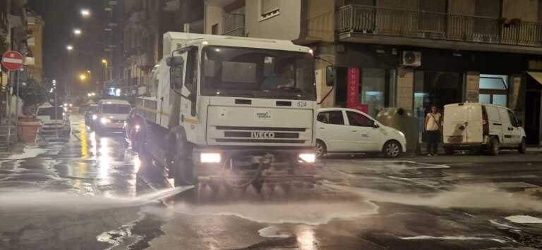 Bari, via al programma straordinario di lavaggio di strade e marciapiedi in notturna: ecco tutti i divieti – VIDEO